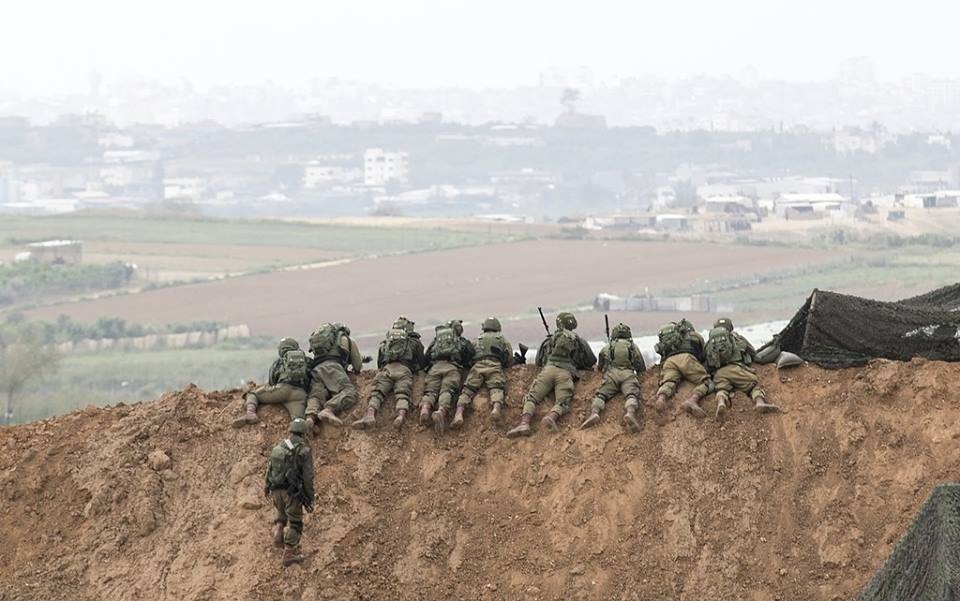 جيش الاحتلال الاسرائيلى يحتشد على طول الحدود مع غزة