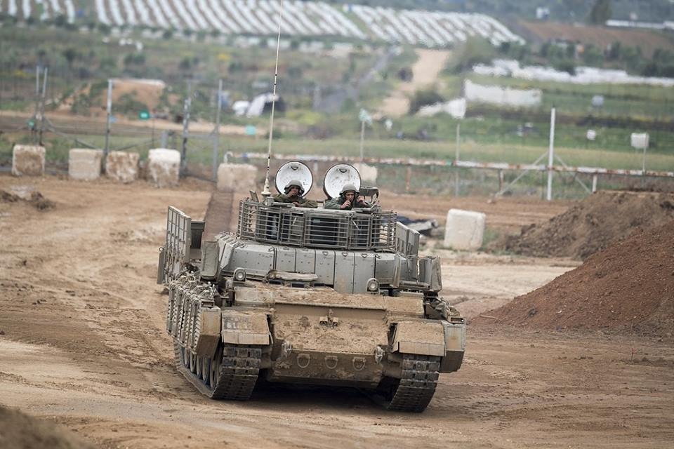 قوات الاحتلال تحتشد على طول الشريط الحدودى مع غزة
