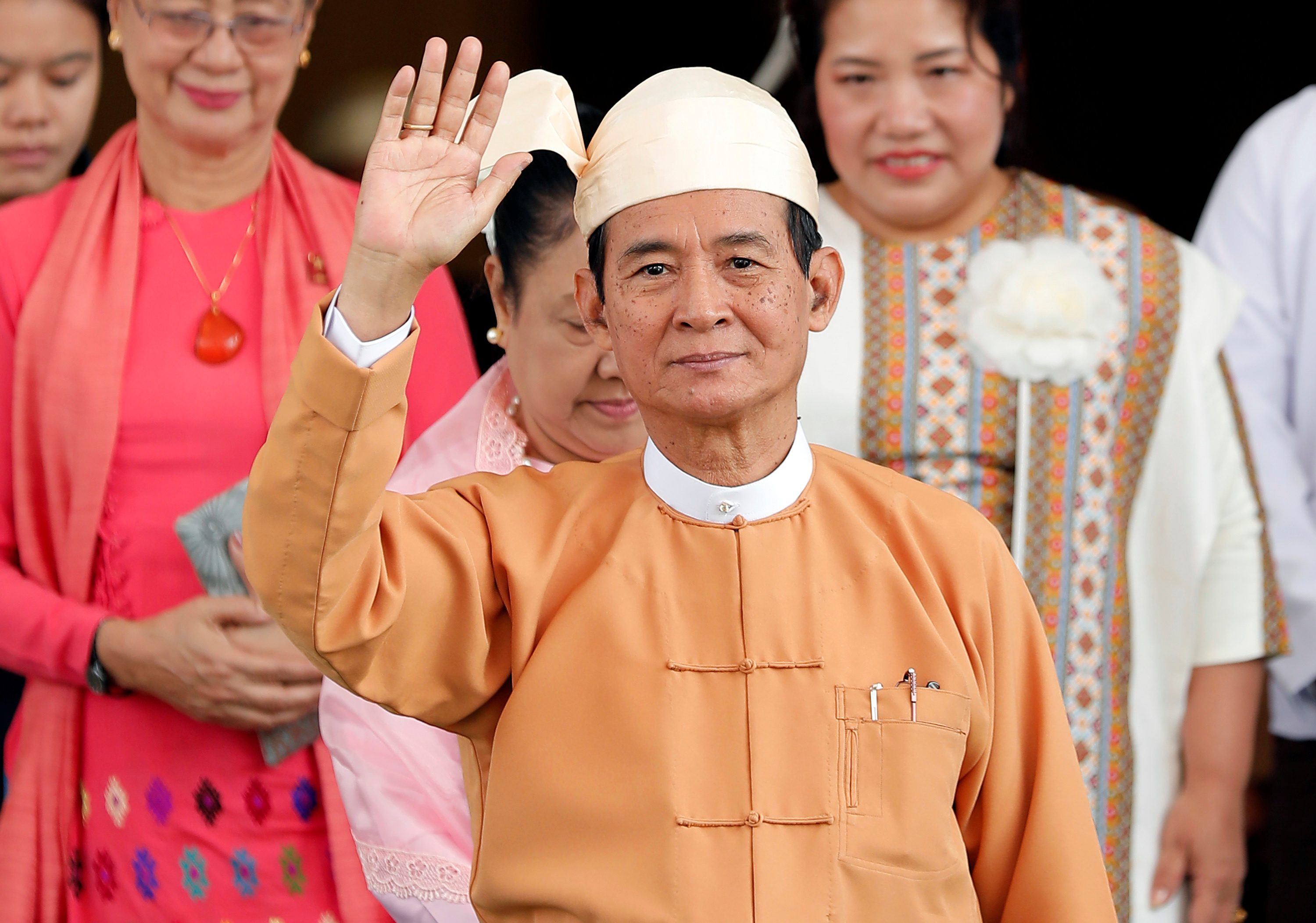 رئيس ميانمار الجديد يؤدى اليمين الدستورية أمام البرلمان