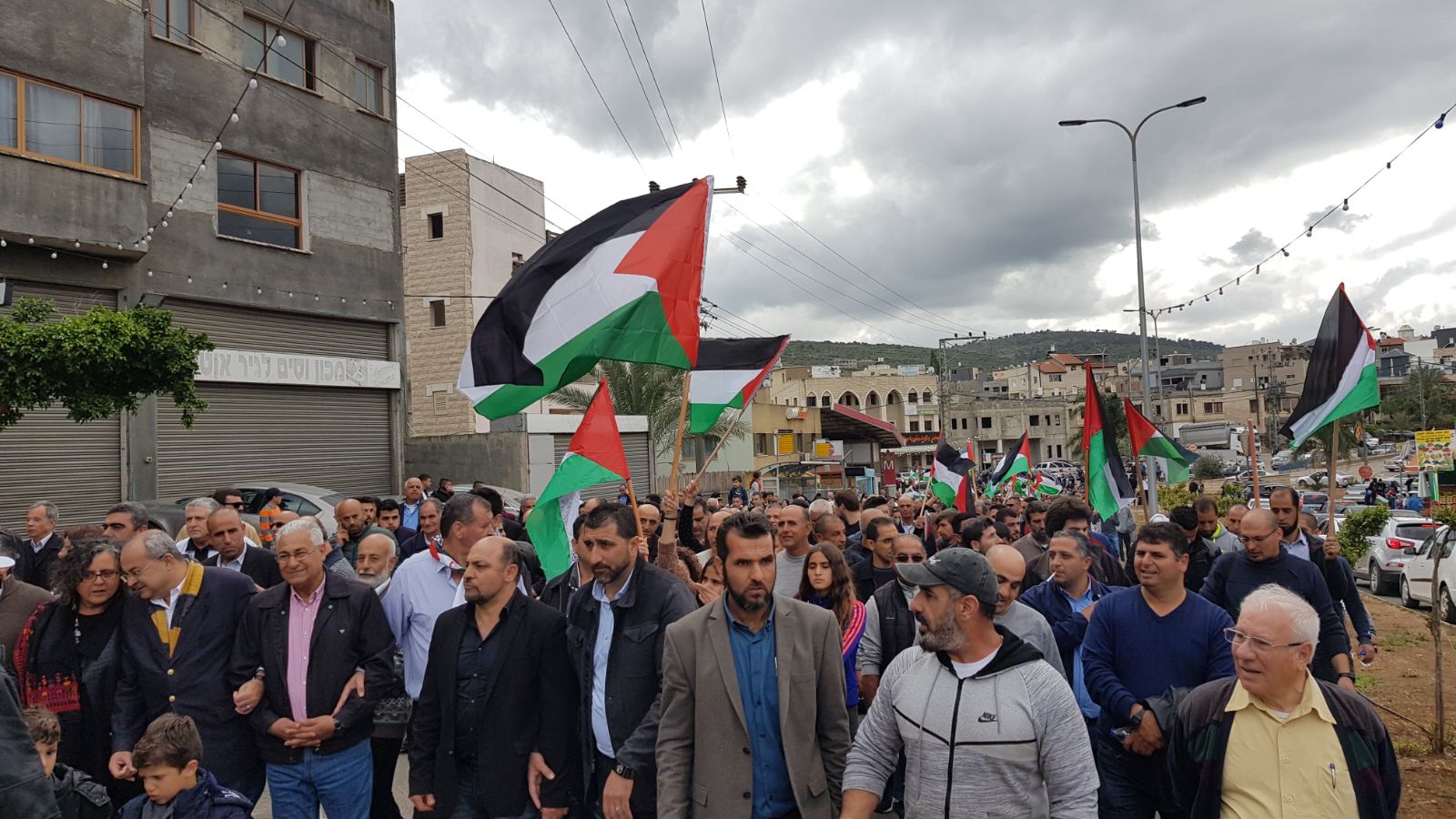 فلسطينيون يشاركون فى مسيرة العودة الكبرى