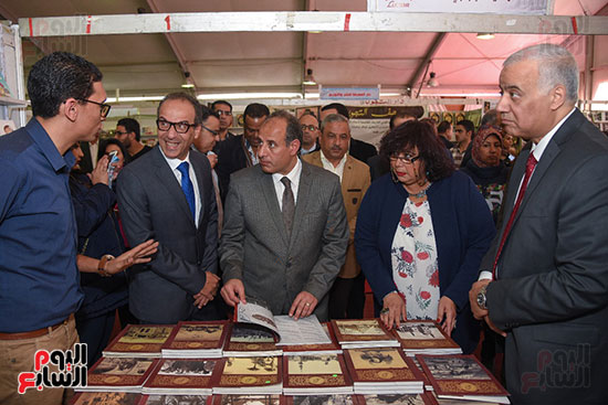 صور وزيرة الثقافة تطلب من محافظ الإسكندرية إصدار كتاب يحكى تاريخ الإسكندرية (5)