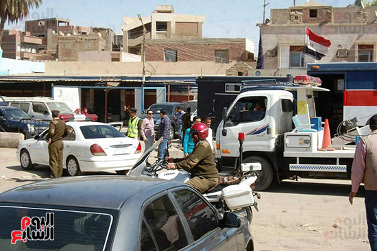 صور فتح طريق شارع أبو القاسم أمام مركز أخميم استجابة للأهالى (5)