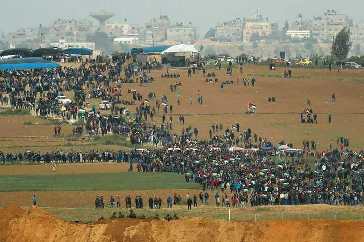 أبناء الشعب الفلسطينى يشاركون فى مسيرة العودة الكبرى