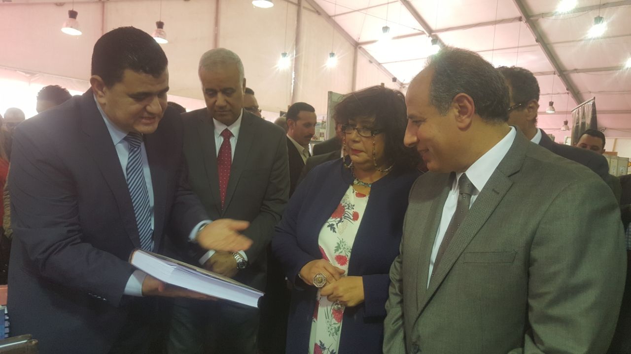 وزيرة الثقافة خلال افتتاح معرض الإسكندرية للكتاب