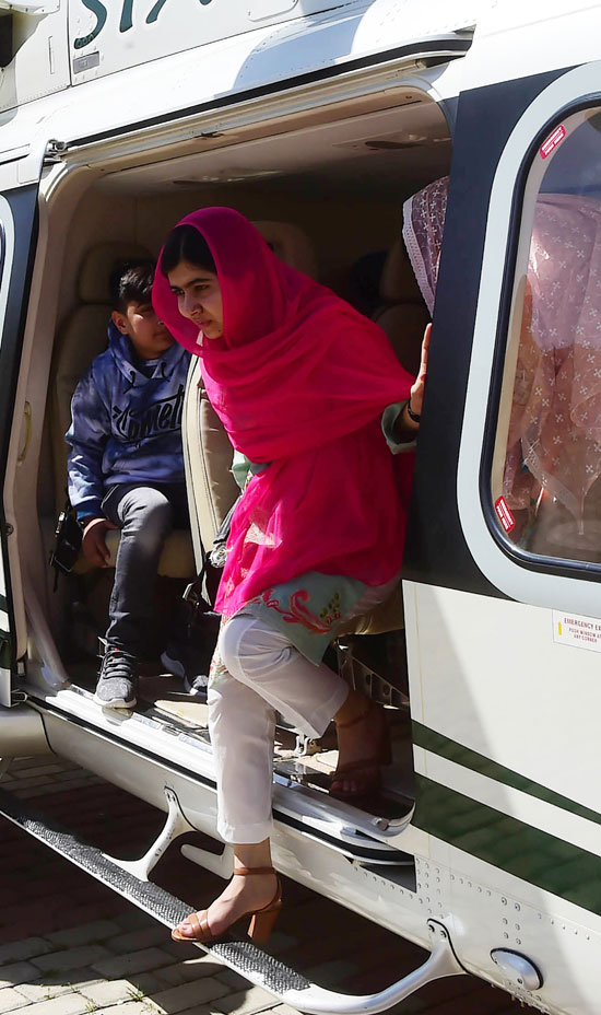 الناشطة الباكستانية مالالا يوسفزى تزور مسقط رأسها