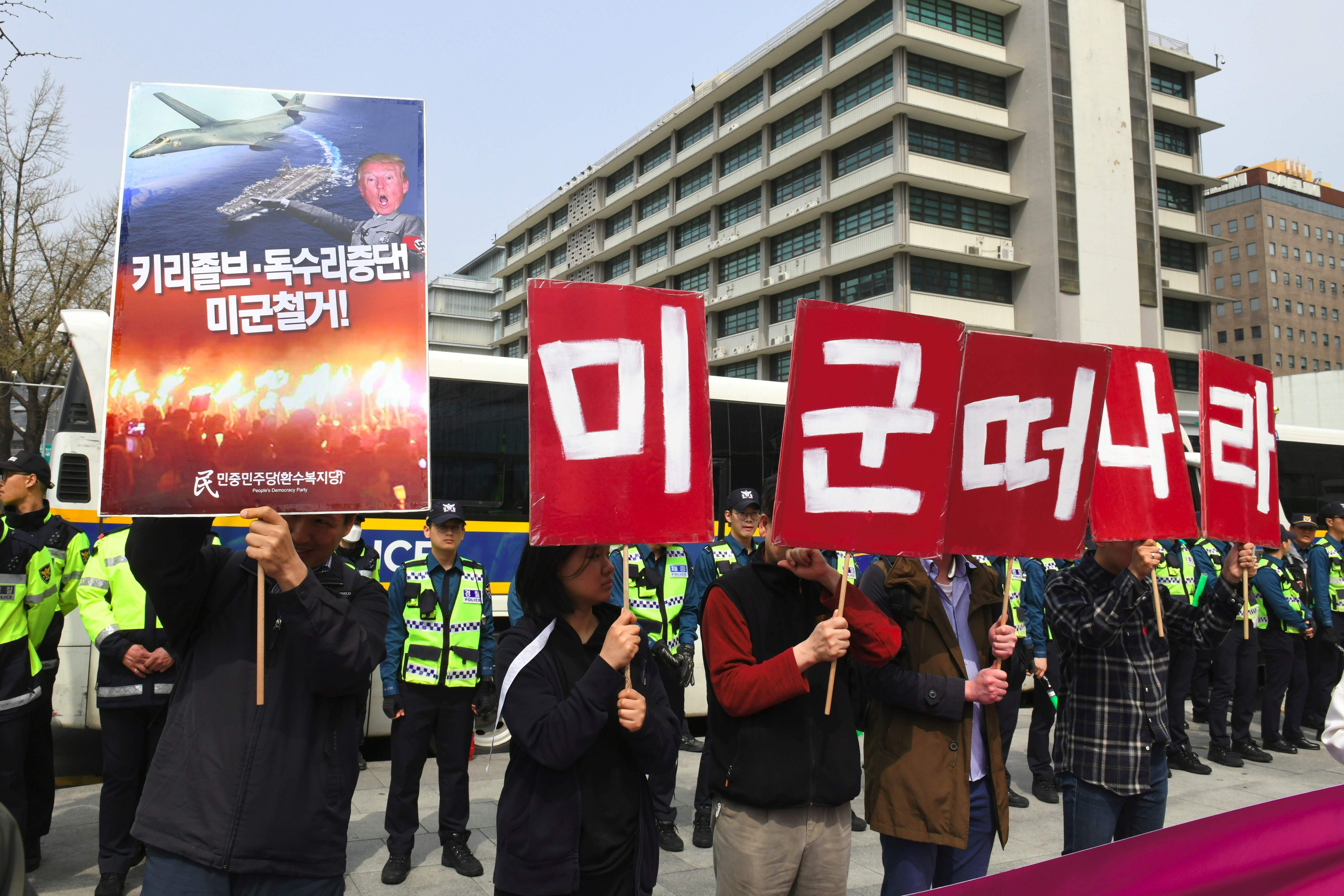 مظاهرة فى كوريا الجنوبية أمام السفارة الأمريكية