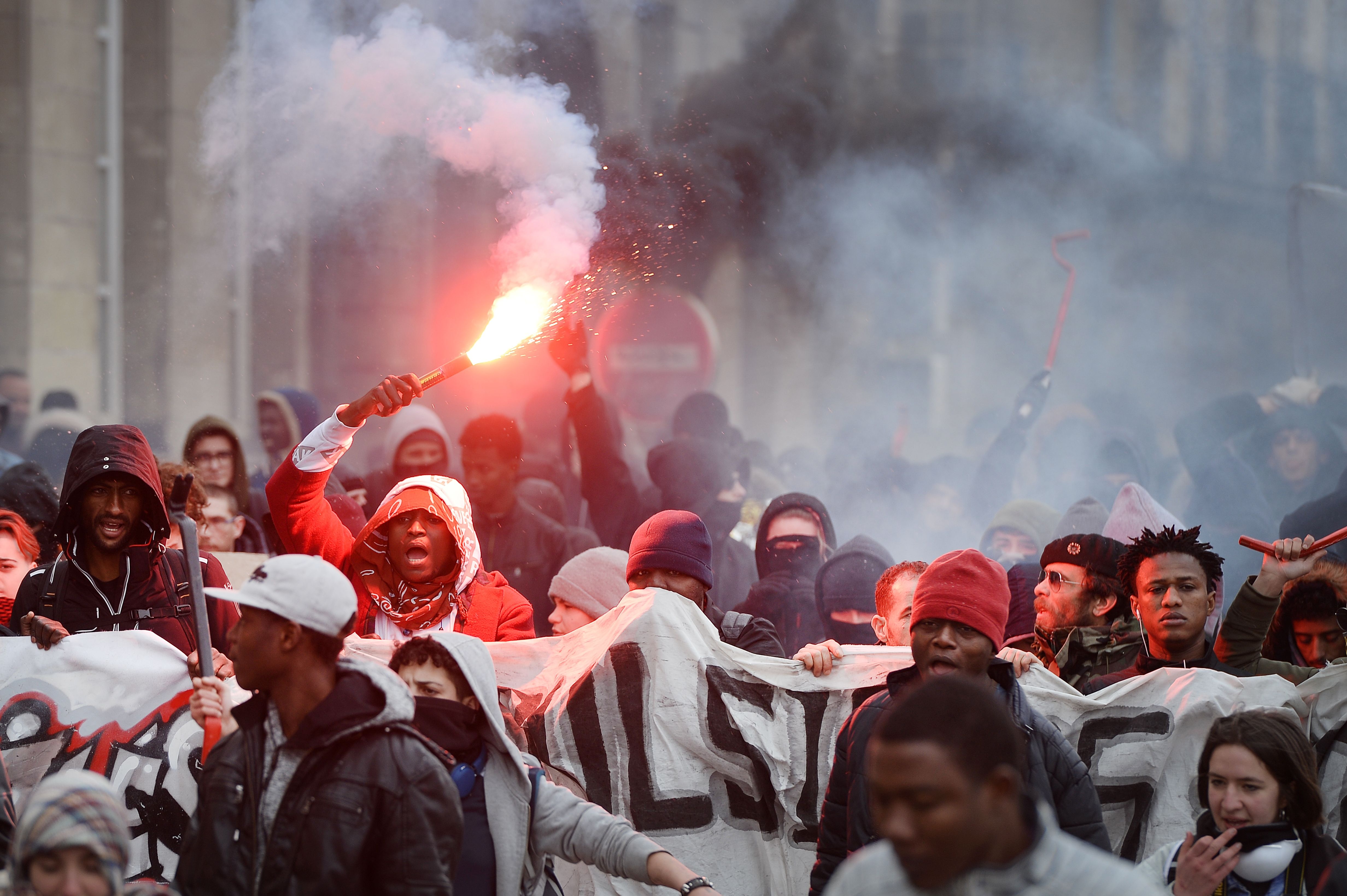 متظاهرون فى فرنسا