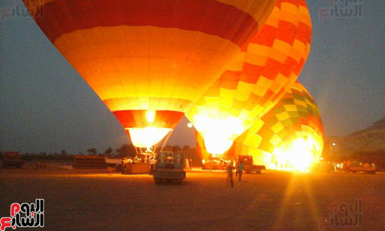                       البالونات تتجهز فى مطار البر الغربى قبل الانطلاق فى السماء
