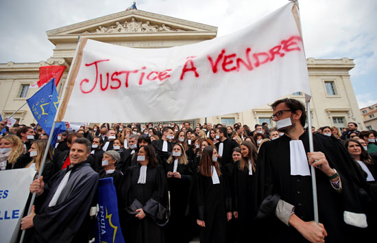 جانب-من-مظاهرة-حاشدة-أمام-محكمة-مرسيليا-الفرنسية