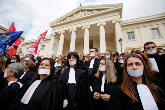 جانب-من-مظاهرات-للمحامين-الفرنسيين-احتجاجا-على-مشروع-قانون-قضائى
