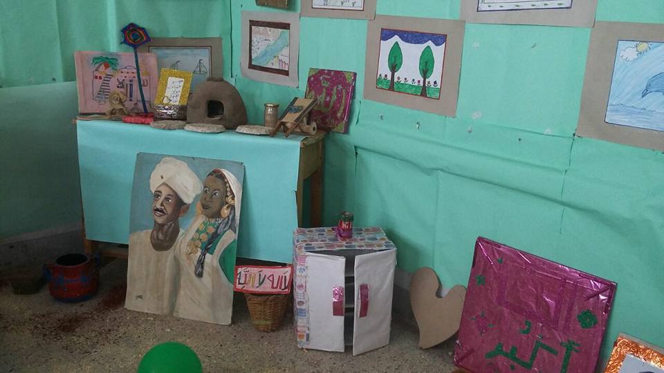 معرض للمشغولات اليدوية من خامات البيئة  بأنامل فتيات الأزهر  بأسوان  (1)