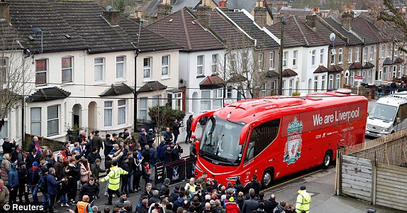 حافلة ليفربول تصل الملعب
