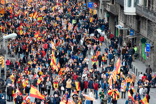 مشهد رأسى للمظاهرات فى إقليم كتالونيا
