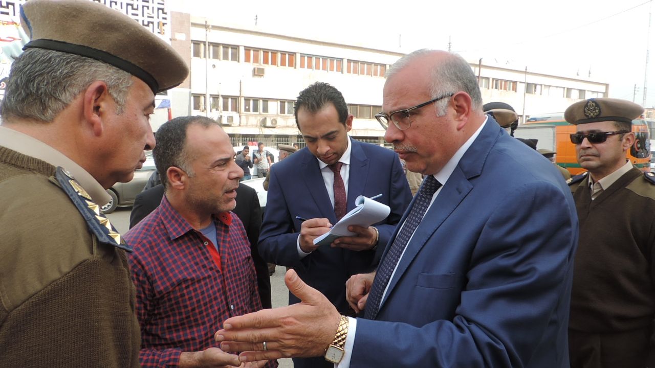 مدير أمن القليوبية يستمع لشكاوى المواطنين (1)