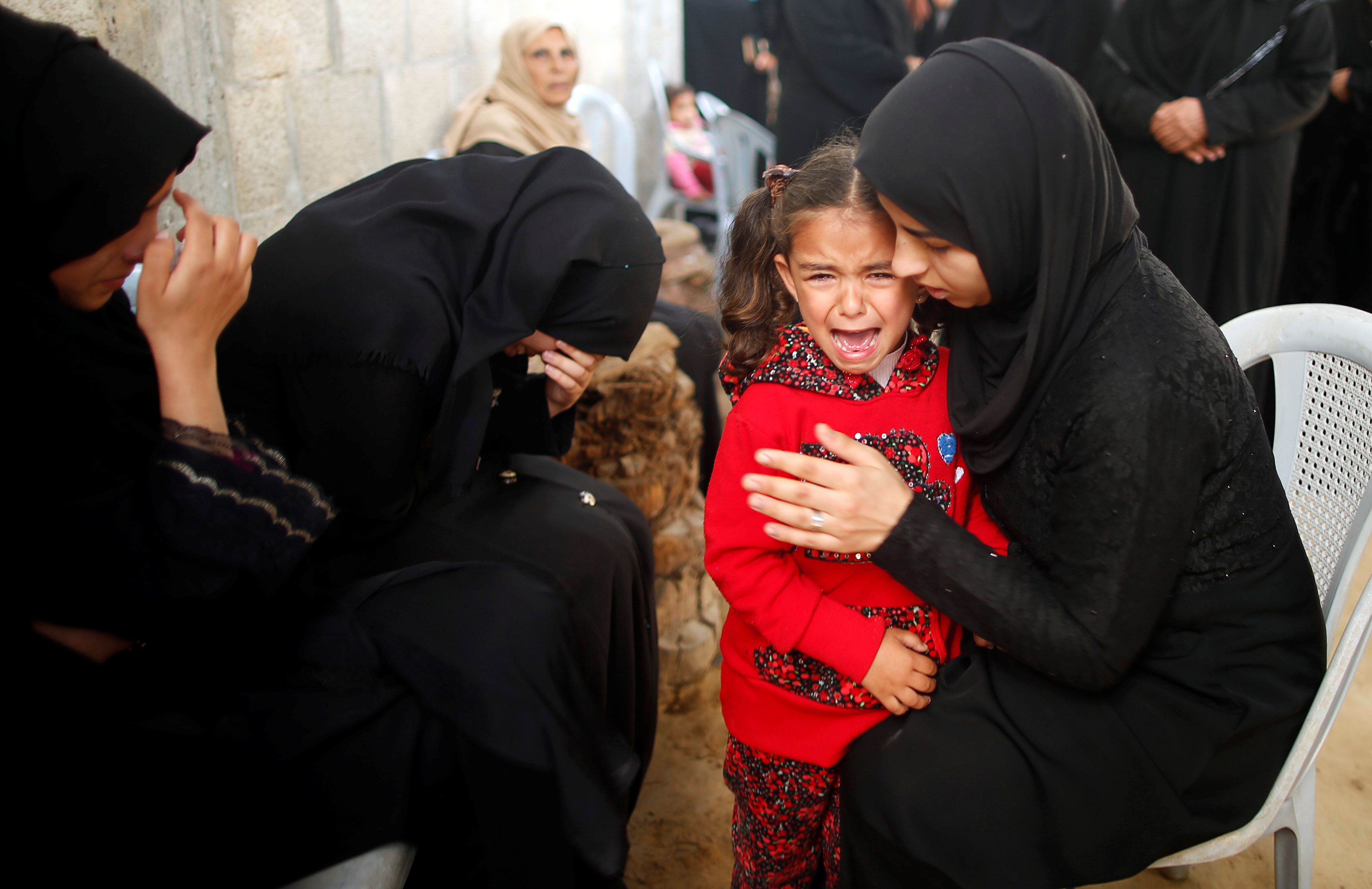 بكاء طفلة فلسطينية 