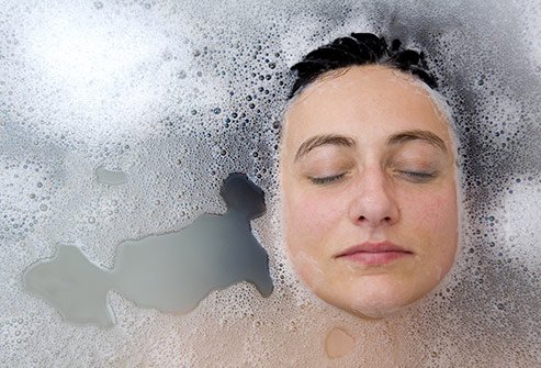حمام دافئ لتخفيف آلام الدورة الشهرية