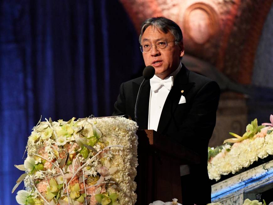 الكاتب كازوو إيشيغورو فى حفل تسلم جائزة نوبل للآداب
