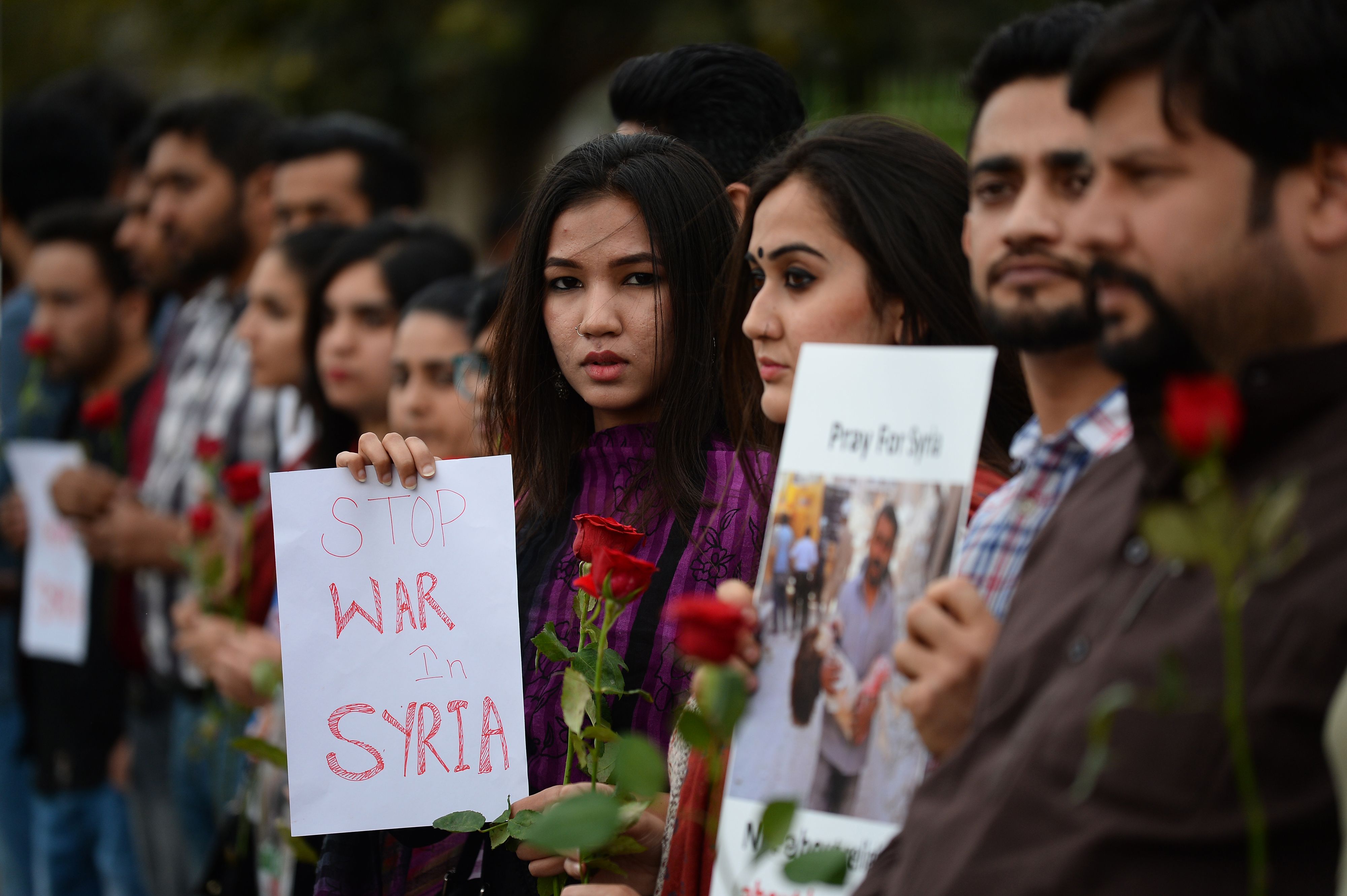 متظاهرون فى الهند يطالبون بوقف الحرب السورية