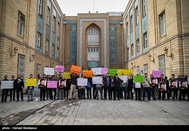 احتجاجات مناهضة لزيارة وزير الخارجية الفرنسى الى طهران