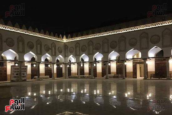 صحن الجامع الازهر ليلا
