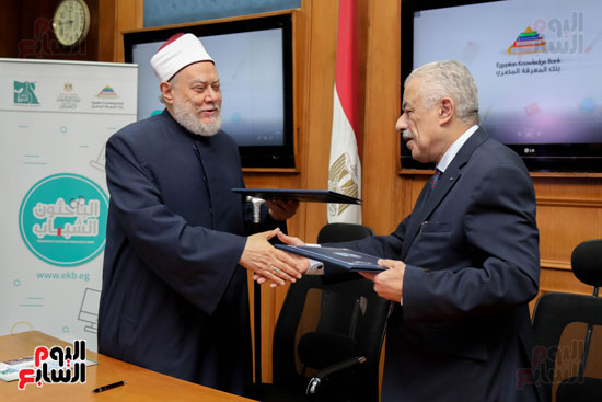 توقيع اتفاقيه بين وزير التعليم ومصر الخير (14)