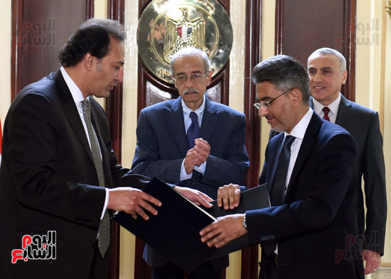توقيع للتأمين الجماعي على الحاصلين على شهادة أمان المصريين‎  (7)
