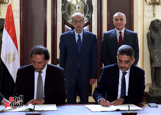 توقيع للتأمين الجماعي على الحاصلين على شهادة أمان المصريين‎  (5)