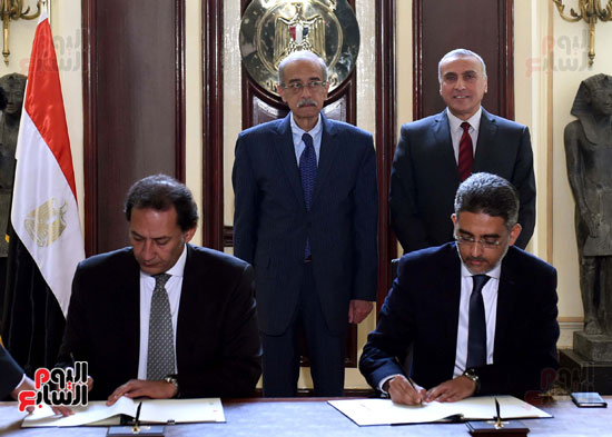 توقيع للتأمين الجماعي على الحاصلين على شهادة أمان المصريين‎  (6)