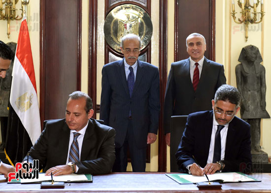 توقيع للتأمين الجماعي على الحاصلين على شهادة أمان المصريين‎  (12)