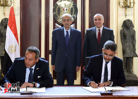 توقيع للتأمين الجماعي على الحاصلين على شهادة أمان المصريين‎  (9)