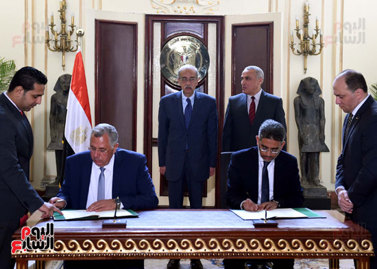 توقيع للتأمين الجماعي على الحاصلين على شهادة أمان المصريين‎  (2)