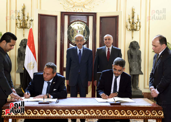 توقيع للتأمين الجماعي على الحاصلين على شهادة أمان المصريين‎  (10)