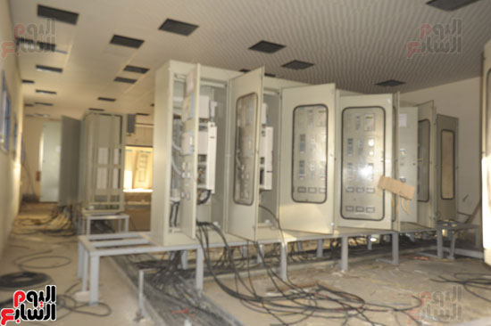     محولات الكهرباء الجديدة داخل محطة اسنا