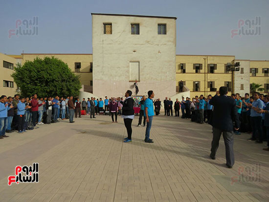 اليوم السابع يرصد ترديد طلاب مدرستين بالقاهرة نشيد الصاعقة (15)