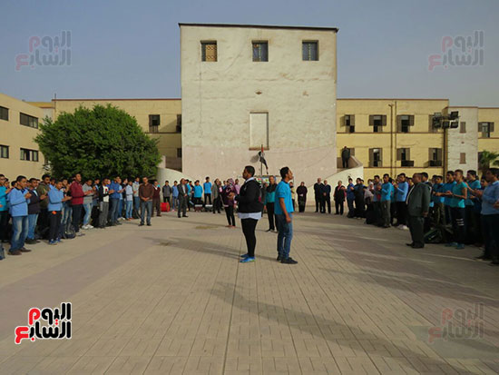 اليوم السابع يرصد ترديد طلاب مدرستين بالقاهرة نشيد الصاعقة (25)