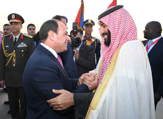 الرئيس السيسي يستقبل صاحب السمو الملكى الأمير محمد بن سلمان بمطار القاهرة