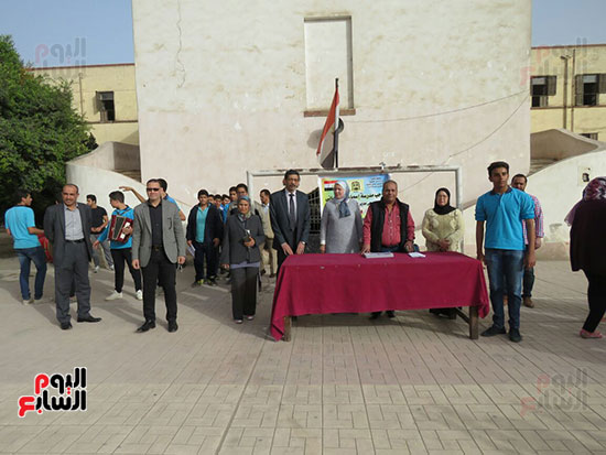 اليوم السابع يرصد ترديد طلاب مدرستين بالقاهرة نشيد الصاعقة (9)