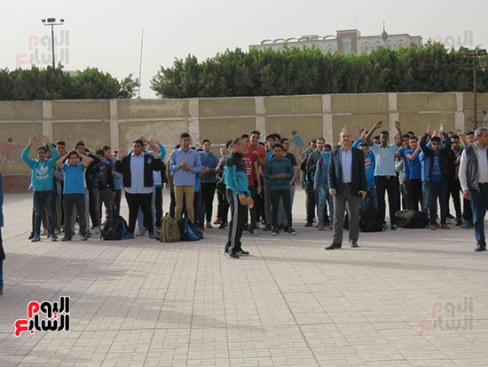 اليوم السابع يرصد ترديد طلاب مدرستين بالقاهرة نشيد الصاعقة (37)