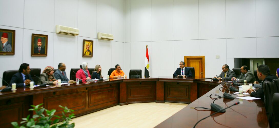 اجتماع وزير الآثار مع ممثلى الجامعات المصرية (1)