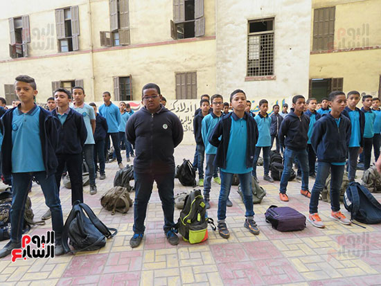 اليوم السابع يرصد ترديد طلاب مدرستين بالقاهرة نشيد الصاعقة (28)