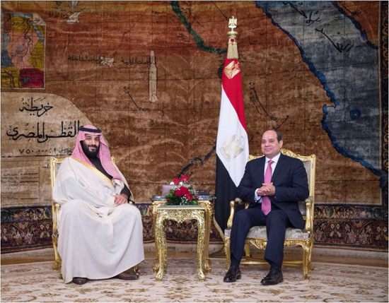 جانب من لقاء بين الرئيس السيسي وولى العهد السعودي