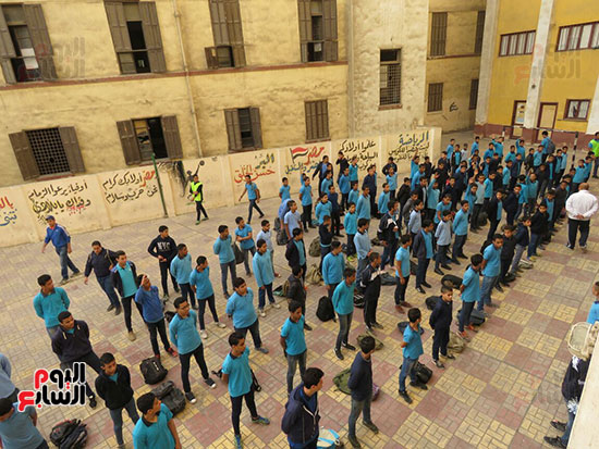 اليوم السابع يرصد ترديد طلاب مدرستين بالقاهرة نشيد الصاعقة (30)