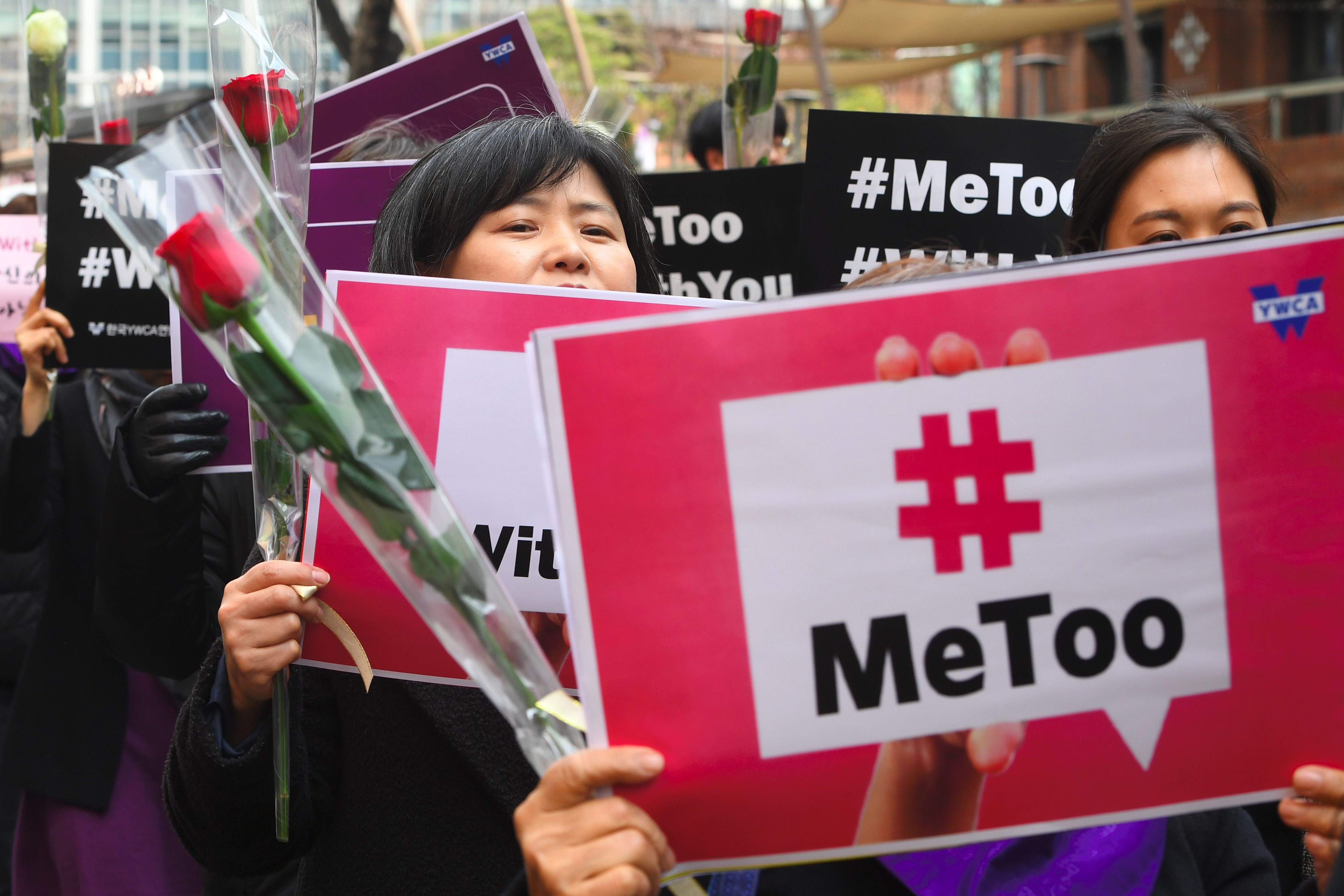 ناشطات يحتفلن باليوم العالمى للمرأة فى كوريا الجنوبية