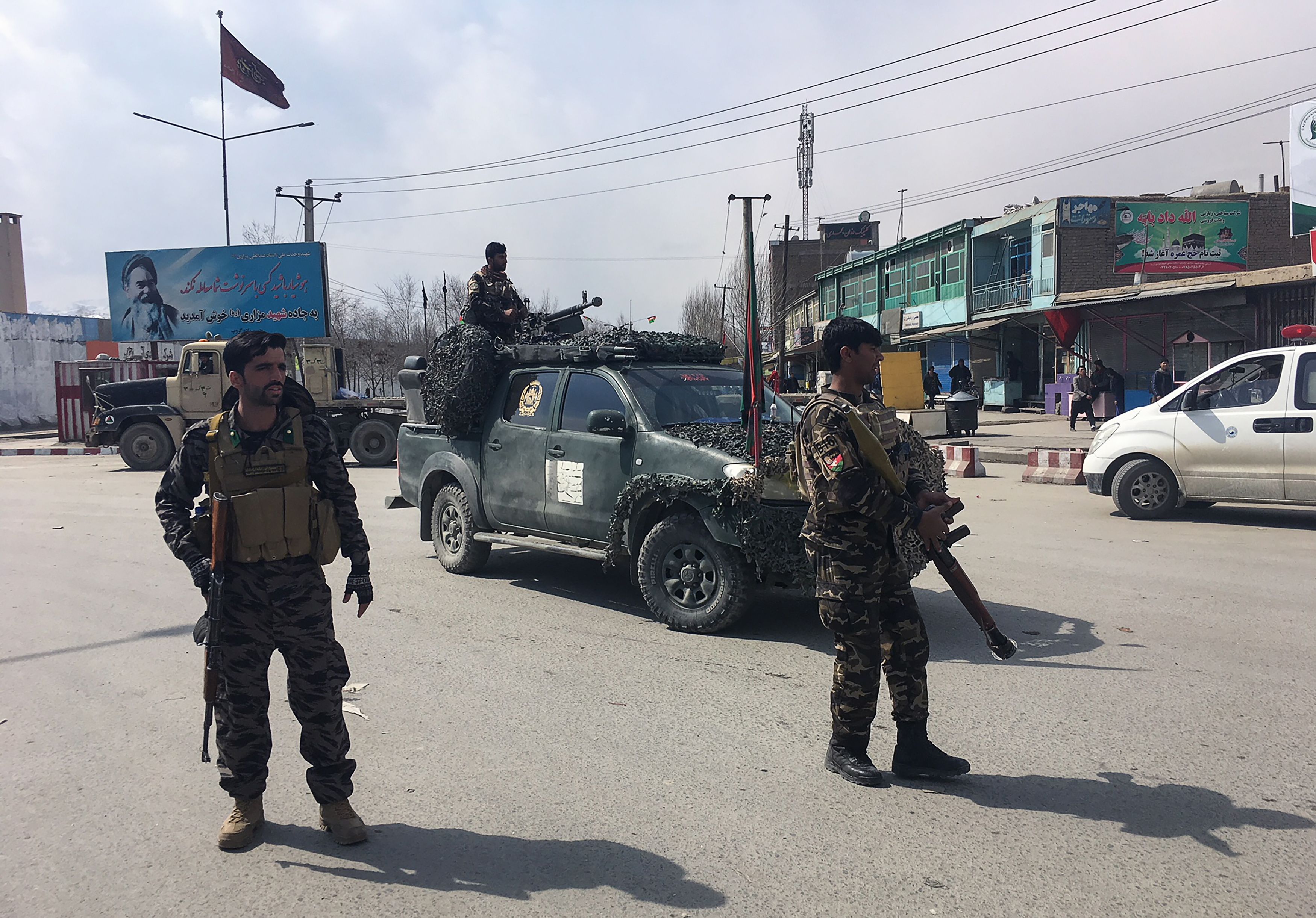 الشرطة الأفغانية بجوار مكان الحادث