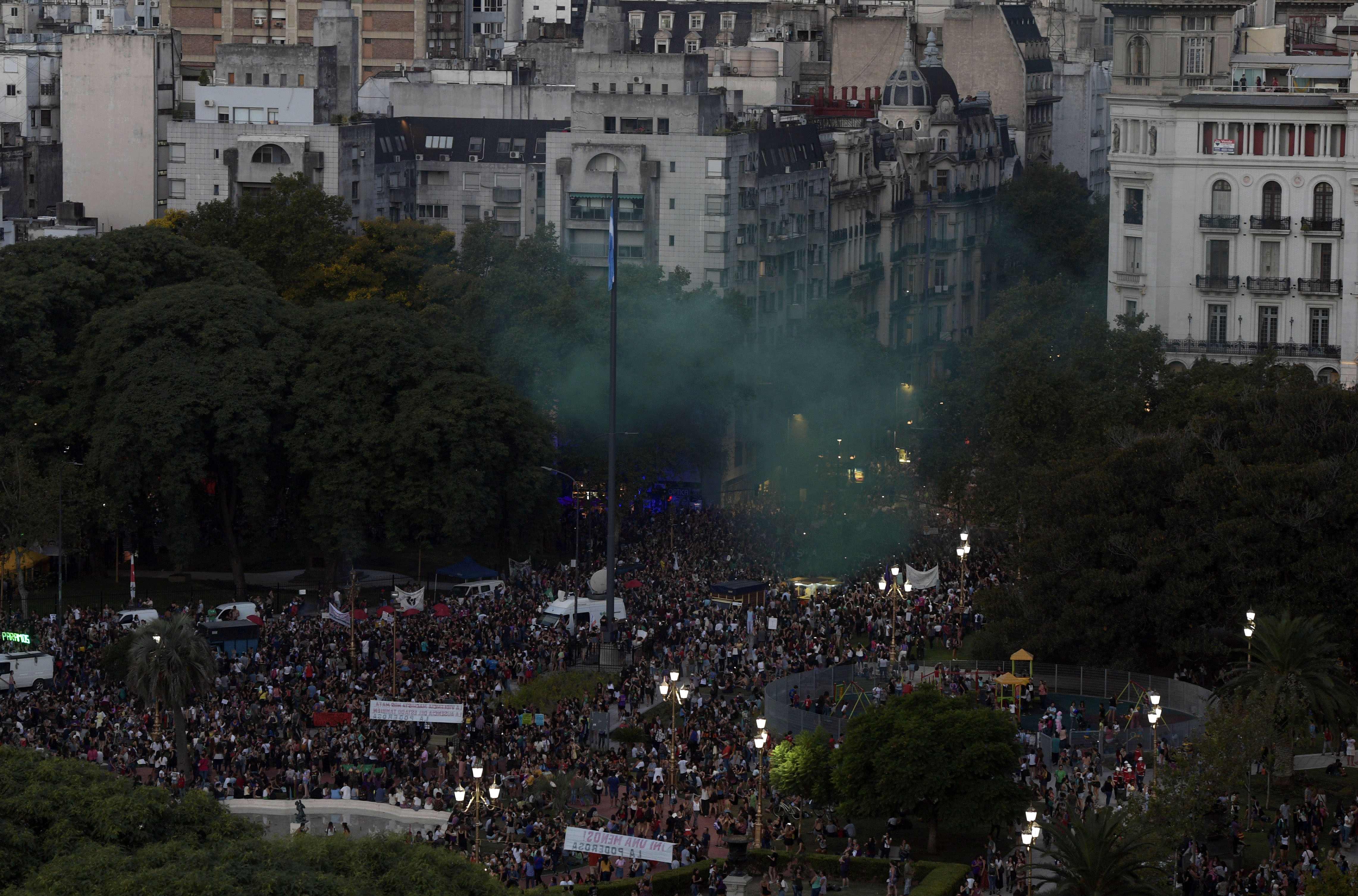 جانب من مظاهرات نساء الأرجنتين