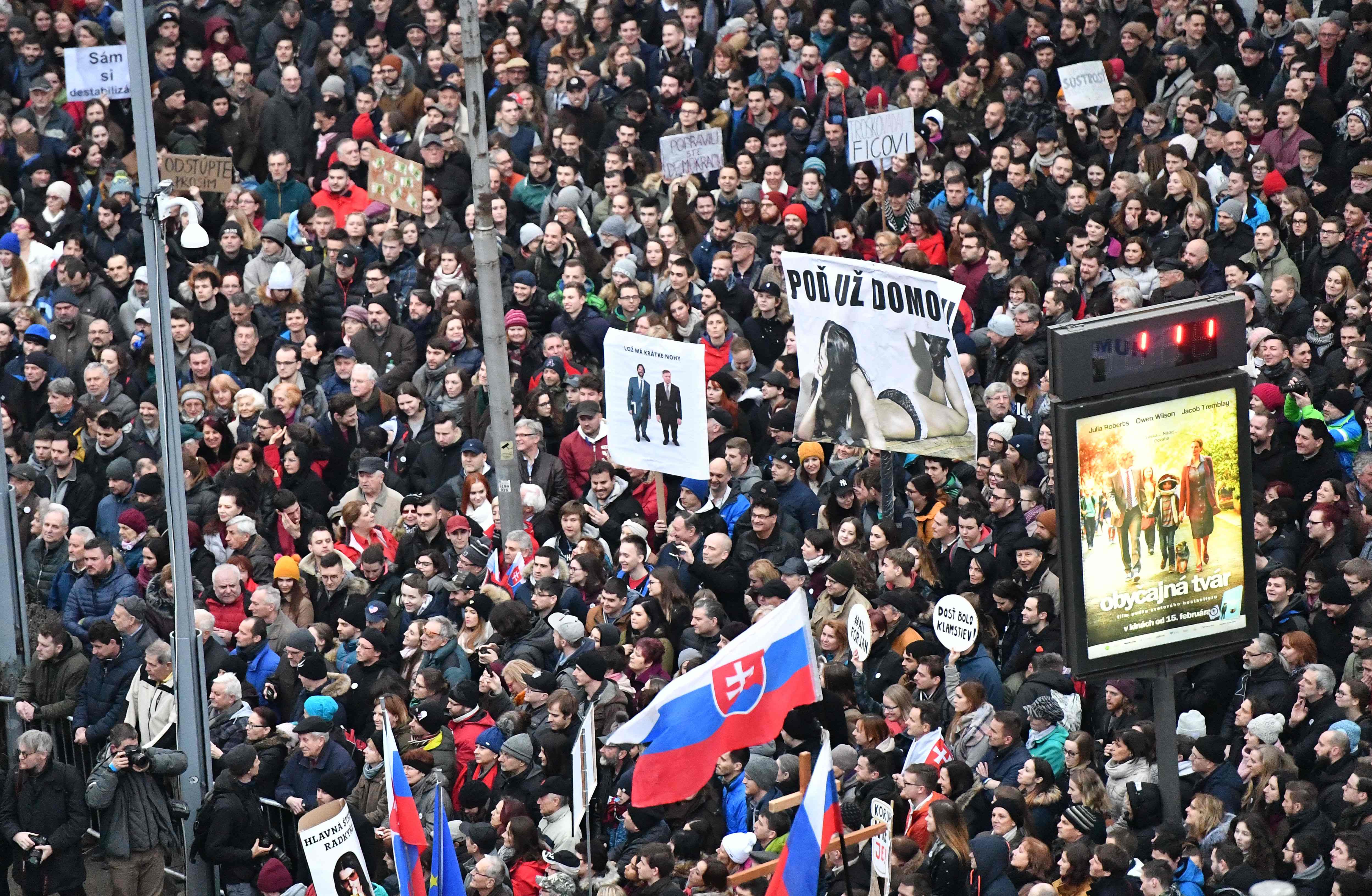 مظاهرات ضخمة تعم سلوفاكيا احتجاجا على اغتيال صحفي فضح سياسيين