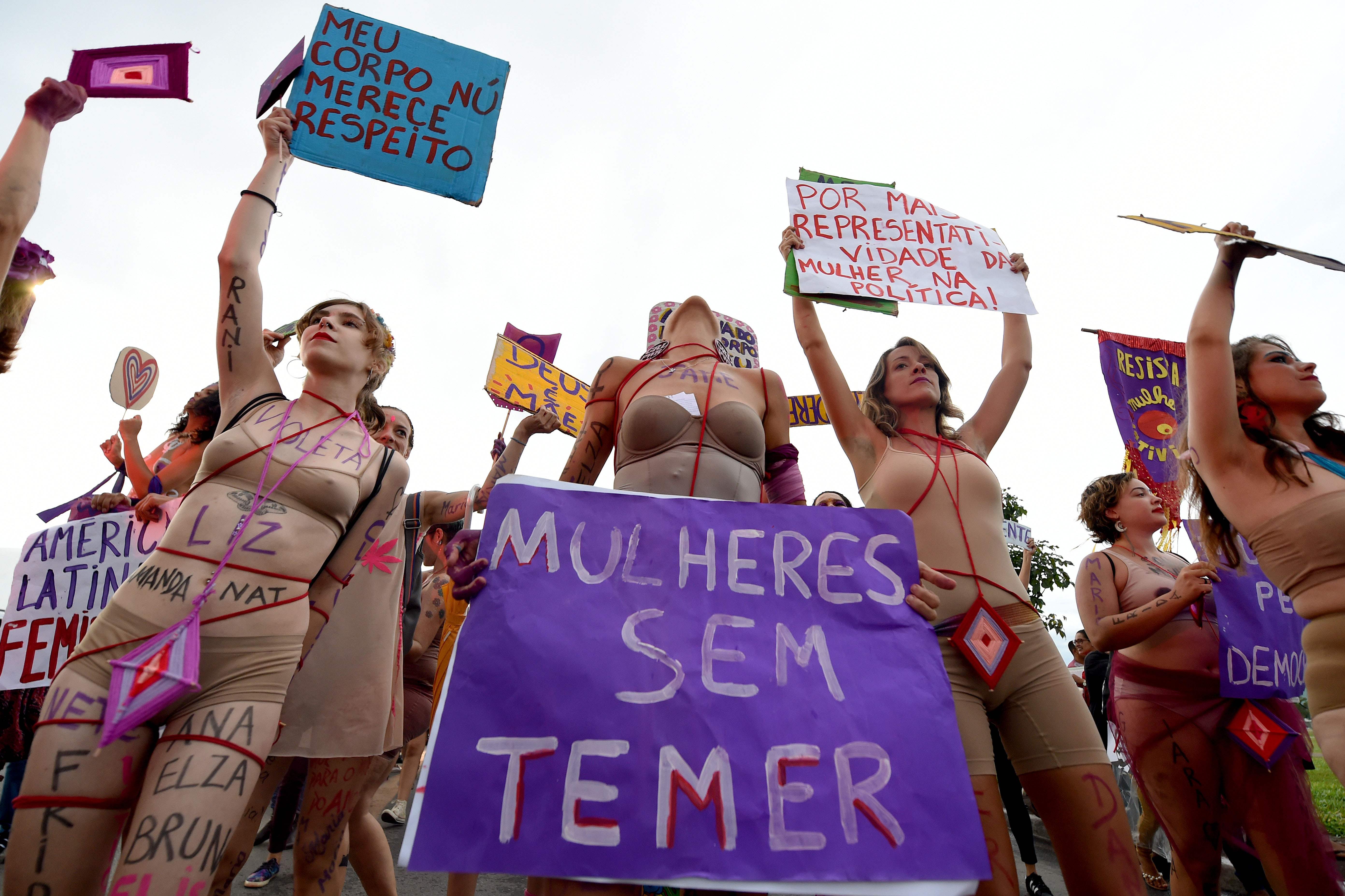 احتجاجات نساء برازيليا
