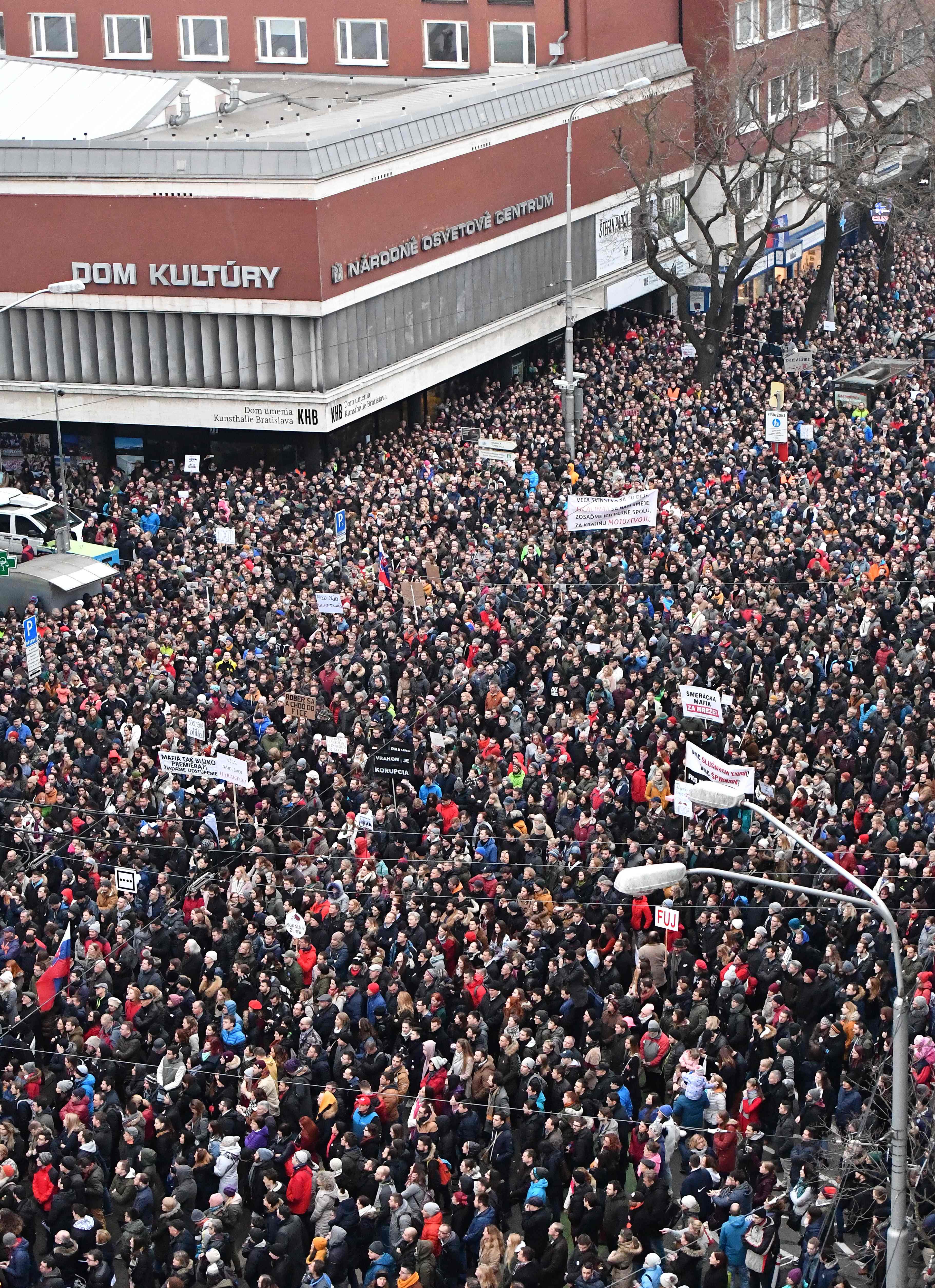 مظاهرات ضخمة تعم سلوفاكيا احتجاجا على اغتيال صحفي