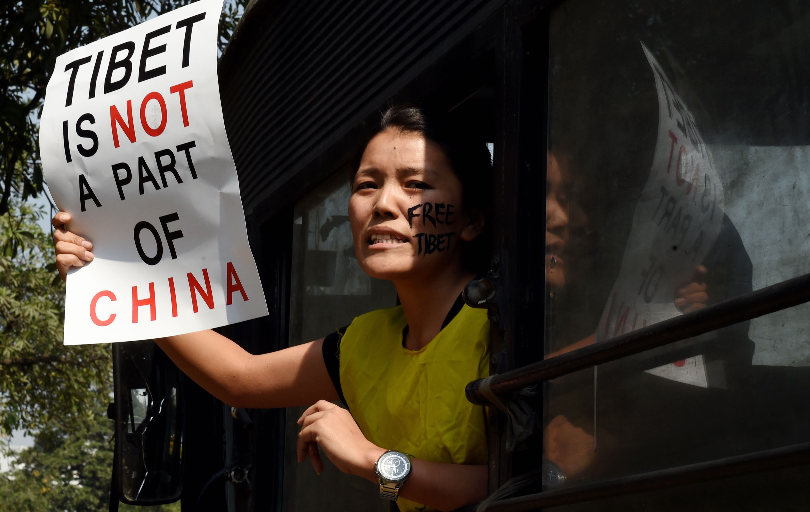 لافتات  التبت ليست جزء من الصين