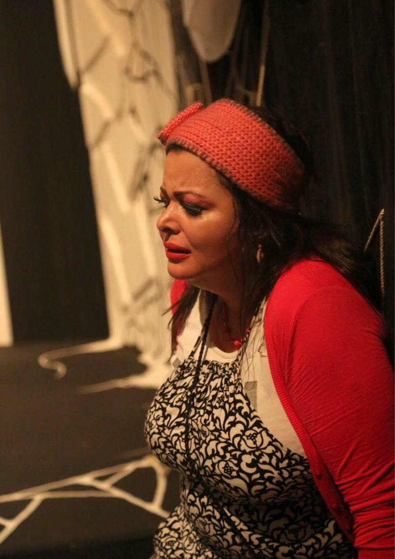 الفنانة هبة توفيق بطلة العرض المسرحي